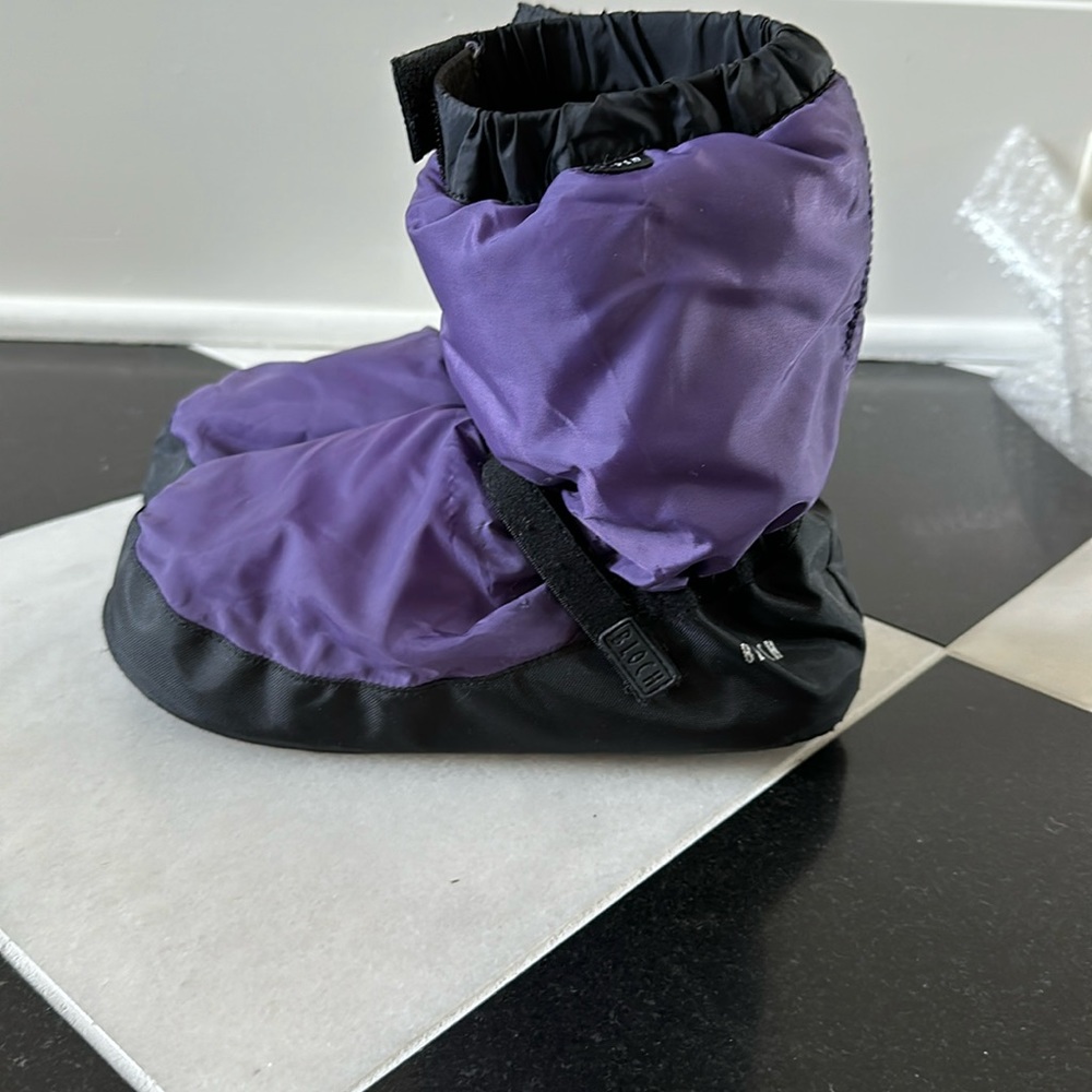 Bloch Warm Up Booties. Size XS. Fits US 10-12